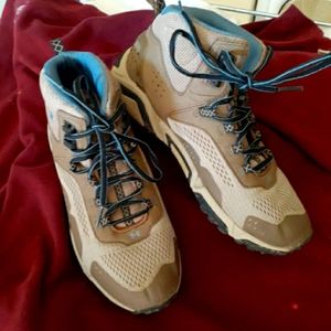 Under armour womans boots